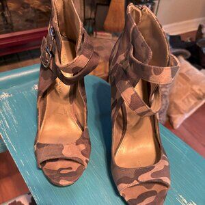 Christian Siriano Women's Camo Strappy Stiletto Heels Buckles